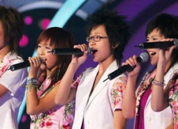 娱乐吃瓜酱女声唱的歌叫什么,她唱的那首叫什么？